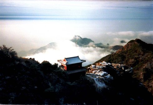 《望岳》