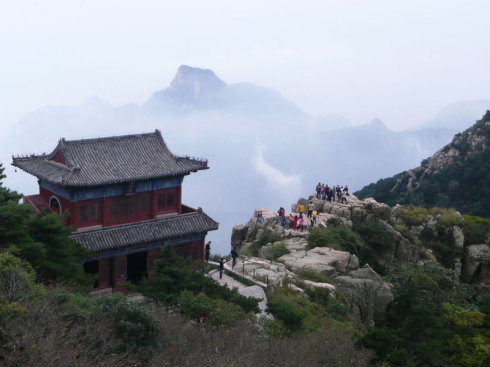 《望岳》